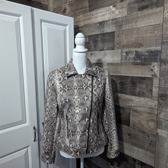 Sexy soft suede like snakeskin jacket - Picture 2 of 2